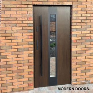 Входная дверь со стеклом MODERN DOORS